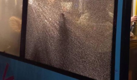 Архангельские вандалы продолжают терроризировать городские автобусы Архангельские вандалы продолжают терроризировать городские автобусы