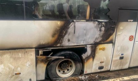Автобус с пассажирами загорелся прямо во время движения в Архангельской области Автобус с пассажирами загорелся прямо во время движения в Архангельской области