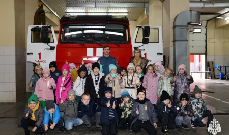 День открытых дверей для маленьких гостей в пожарных частях МЧС России