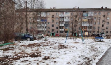 «Поиграли и хватит»: в Архангельске новая детская площадка не продержалась и недели «Поиграли и хватит»: в Архангельске новая детская площадка не продержалась и недели