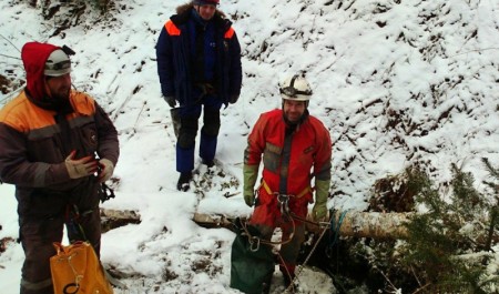 Спасение из глубин: специалисты МЧС России тренируются в пещерах Республики Алтая