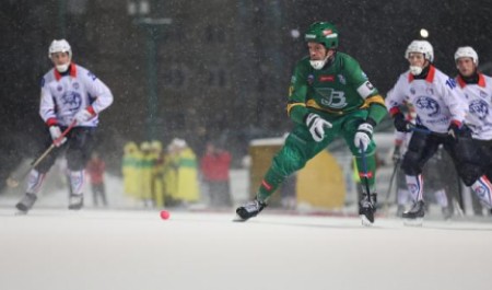 Архангельский «Водник» начал чемпионат России с уверенной победы над кировчанами