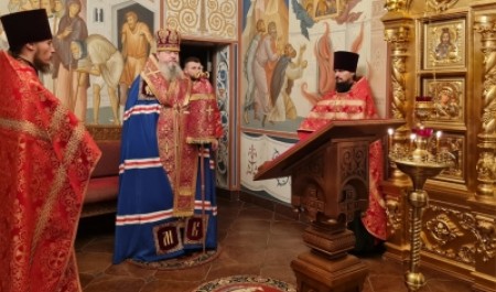 Митрополит Корнилий совершил славление в день памяти святых бессребреников Космы и Дамиана Митрополит Корнилий совершил славление в день памяти святых бессребреников Космы и Дамиана