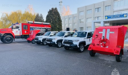 На вооружение белгородских пожарных и спасателей поступили 9 новых специализированных автомобилей