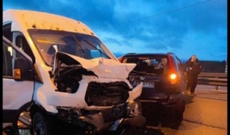 На трассе "Холмогоры" лихачил водитель рейсового микроавтобуса