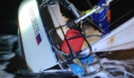 Туристов с дрейфующей яхты спасли во время шторма в Архангельской области Туристов с дрейфующей яхты спасли во время шторма в Архангельской области