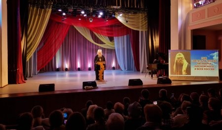 Митрополит Корнилий благословил зрителей православного концерта