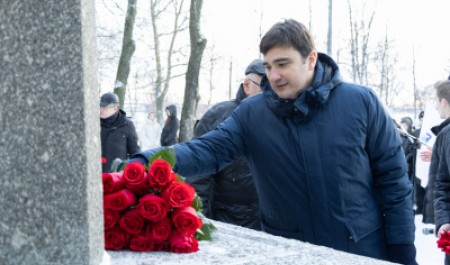 Память Михаила Ломоносова почтили митингом в САФУ Память Михаила Ломоносова почтили митингом в САФУ