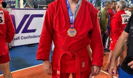 Пожарный из Новосибирской области стал призером чемпионата мира по самбо