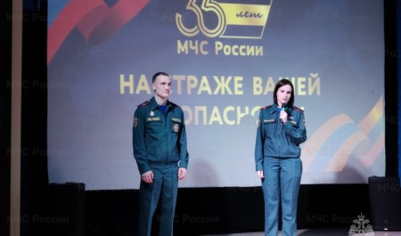«На линии огня»: в Нижнем Новгороде открыли фотовыставку к 35-летию МЧС России