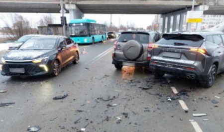 Проезд на «красный» на перекрестке Северодвинска привел к массовой цепной аварии