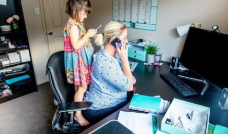 Молодые мамы в Архангельске голосуют за гибкий график и удаленку