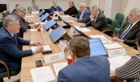 Протоиерей Валерий Суворов принял участие в заседании комиссий региональной Общественной палаты 