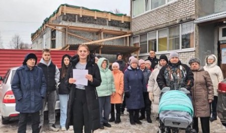 Жителям Вельска перекрыли путь домой