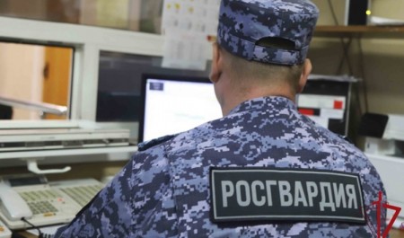 В Архангельске наряд Росгвардии задержал молодого человека, подозреваемого в краже товара на крупную сумму В Архангельске наряд Росгвардии задержал молодого человека, подозреваемого в краже товара на крупную сумму