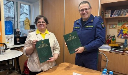 Николай Хлустиков пришел в Международный день инвалидов к слепым