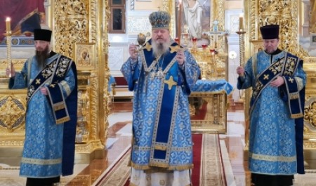 Митрополит Корнилий совершил всенощное бдение в канун праздника Введения во храм Пресвятой Богородицы 