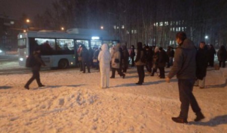 Забитые остановки заполонили архангельские соцсети на фоне роста стоимости проезда