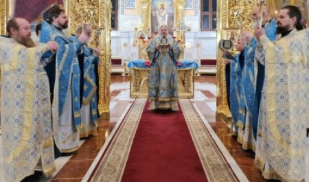 Митрополит Корнилий совершил Божественную литургию в праздник Введения во храм Пресвятой Богородицы 