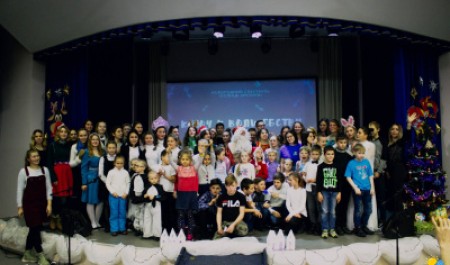 Как волонтеры «Солнца Арктики» готовят традиционный новогодний спектакль