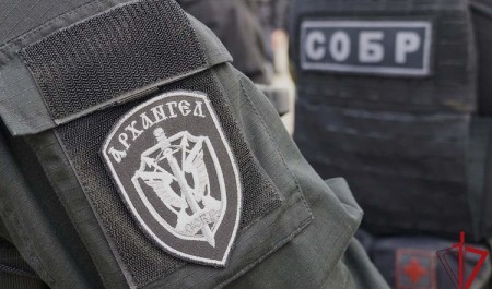 При содействии СОБР Росгвардии в Архангельске задержаны подозреваемые в организации занятия проституцией