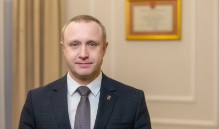 Председатель АрхГорДумы поздравил родной город с высоким званием