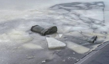 В Архангельске водолазы обследовали дно Кузнечихи после найденных на берегу сапог