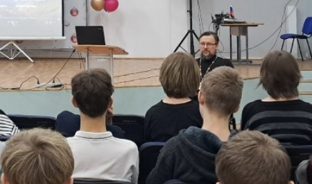Священник Александр Григорьев побеседовал о культуре речи с архангельскими школьниками 