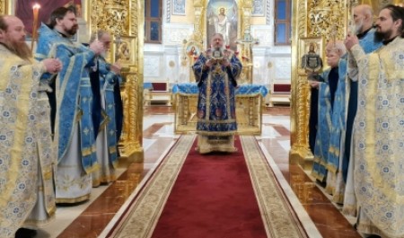 Митрополит Корнилий 7 декабря совершил Божественную литургию в Михаило-Архангельском кафедральном соборе Митрополит Корнилий 7 декабря совершил Божественную литургию в Михаило-Архангельском кафедральном соборе