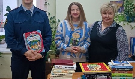 Сотрудники УФСИН Поморья облагодетельствовали деревенские библиотеки