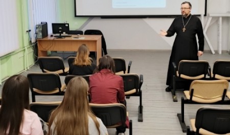 Священник Александр Григорьев побеседовал с архангельскими студентами о семейной жизни 