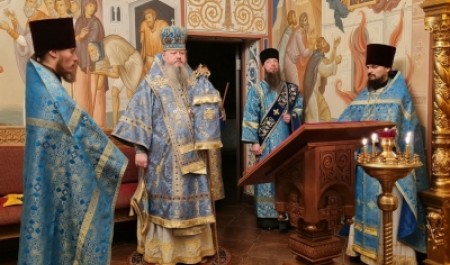 Митрополит Корнилий совершил Божественную литургию в праздник иконы Божией Матери «Знамение»