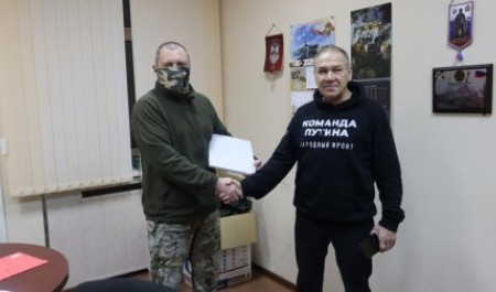 Черные береты из Поморья получили от земляков спутниковое оборудование