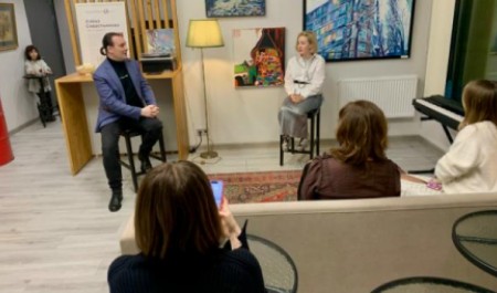 Норвежские бухты и Соловки: в Архангельске открылась выставка Алены Севастьяновой