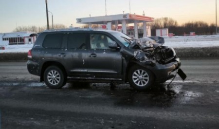 Под Архангельском грузовик протаранил легковушку: пассажирку увезли в больницу Под Архангельском грузовик протаранил легковушку: пассажирку увезли в больницу