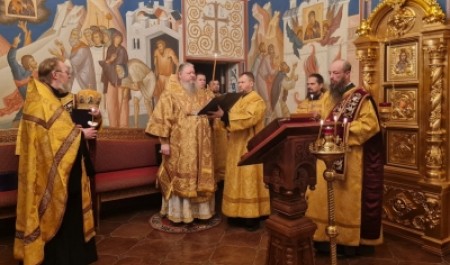 Митрополит Корнилий совершил вечернее богослужение с акафистом Господу Иисусу Христу Митрополит Корнилий совершил вечернее богослужение с акафистом Господу Иисусу Христу