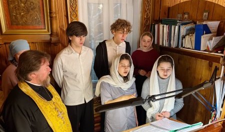 Ночная литургия для молодежи прошла в Северодвинске Ночная литургия для молодежи прошла в Северодвинске