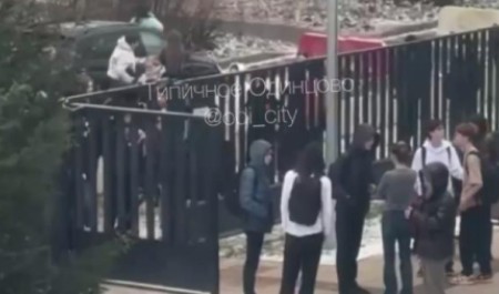 Вооруженный подросток устроил кровавую поножовщину в подмосковной школе Вооруженный подросток устроил кровавую поножовщину в подмосковной школе