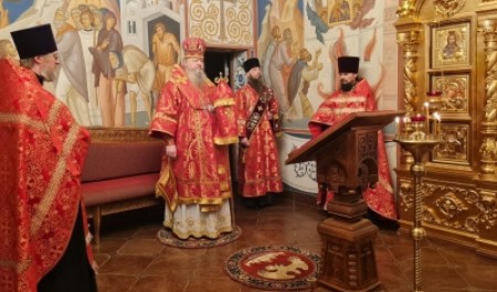 Митрополит Корнилий совершил всенощное бдение в канун праздника святой великомученицы Варвары