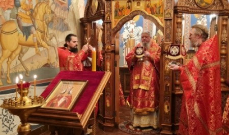 Митрополит Корнилий совершил Божественную литургию в праздник святой великомученицы Варвары 