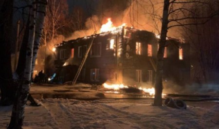 В Архангельской области после огненного ЧП обрушилась кровля аварийного дома