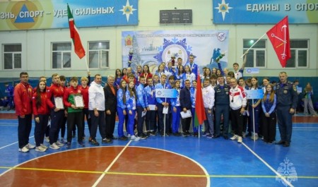 В Санкт-Петербурге завершились всероссийские соревнования МЧС России «Рождественские старты»