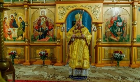 Митрополит Корнилий совершил литургию в храме на "Севмаше"