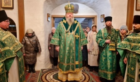 Митрополит Корнилий в праздник преподобного Антония Сийского совершил Божественную литургию в Антониево-Сийском монастыре