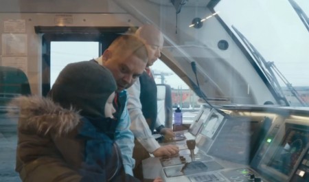 Почувствовать себя машинистом: акция «Ёлка желаний» помогла исполнить мечту юного жителя Архангельска Почувствовать себя машинистом: акция «Ёлка желаний» помогла исполнить мечту юного жителя Архангельска