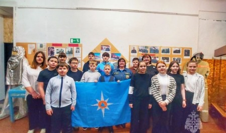 В отдаленном районе Курганской области открылась выставка к 35-летию МЧС России