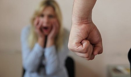 Житель Поморья угрожал родной дочери убийством