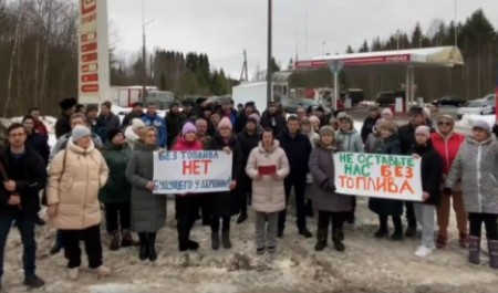 В Архангельской области могут закрыть автозаправку, от которой зависят десятки сел