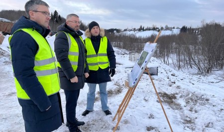 Правительственный десант проверил ход реконструкции мостового перехода через Вождоромку