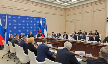 В ближайшие два года МЧС России проведет испытания по посадке вертолетов на атомные ледоколы в Арктической зоне